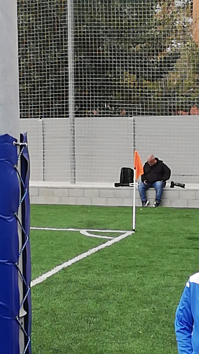 Javimartos11's tweet photo. Cazador cazado, @Guscarrascotfe trabajando en el derbi de #Manresa #uebalconada & @FontCapellans
ยฝ parte, resultado favorable al local 3-2 https://t.co/eYLXWQBKw3