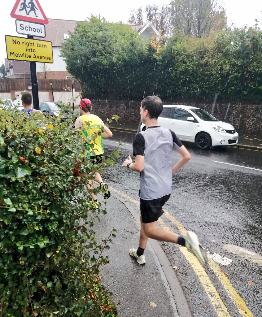 Top notch photography by my dad today (I'm in the yellow) 😂 Lovely running conditions, if you're a duck, for the Croydon 10k today!