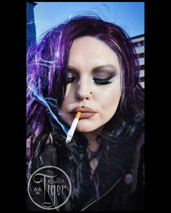 Happy Smokey Sunday!🚬🖤 #smokingfetish #smokeysunday https://t.co/88DHAG4PJE<a href="/tag/smokingfetish"class="tags">#smokingfetish</a><a href="/tag/smokeysunday"class="tags">#smokeysunday</a>