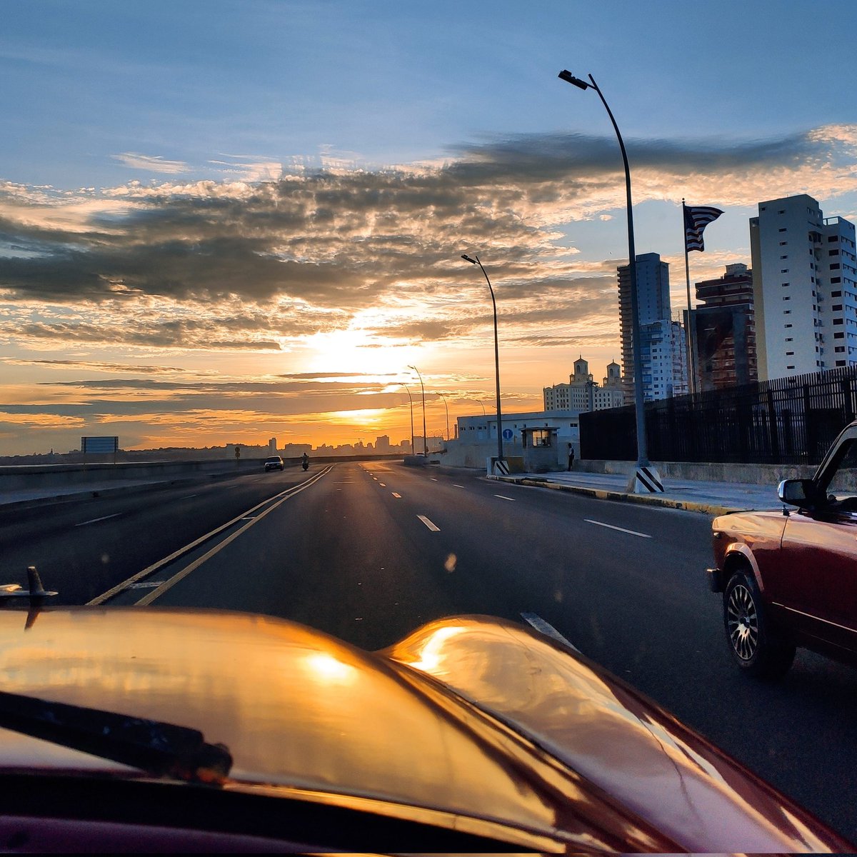 migueegued's tweet photo. Un amanecer en #Lahabana nuestro Malecón. #viajarxcuba https://t.co/Qw529KbMQm