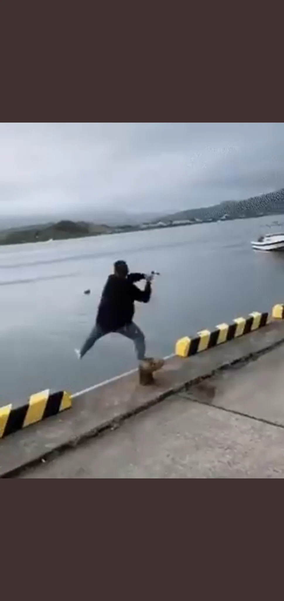 ここ、引力を置いてけぼりにした瞬間  