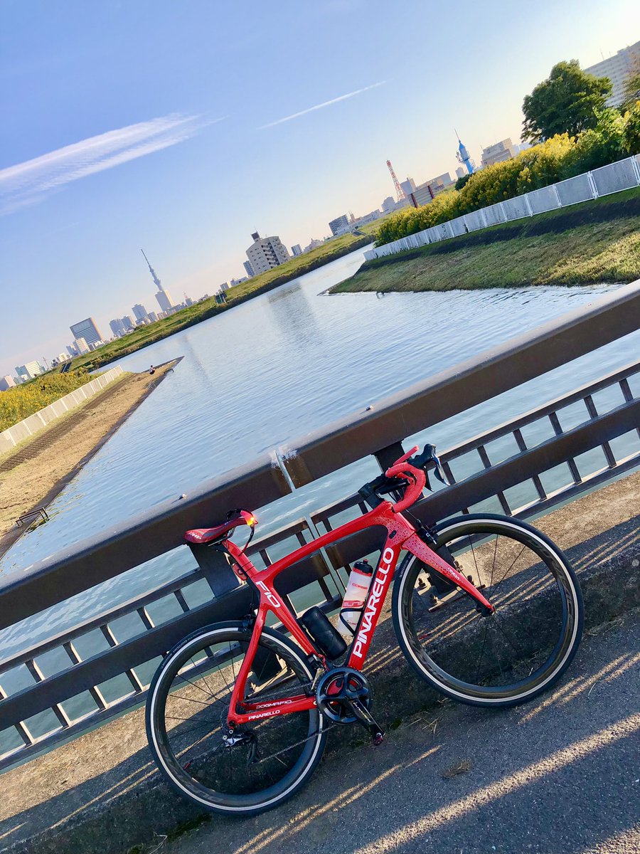 sasaz33's tweet photo. 荒川サイクリングロード🚴♀️
11月のツインリンクもてぎに向けて、頑張る
新しいオークリー😎のレンズ、いい感じ👍😊
#もてぎ7時間エンデューロ2022
#荒川サイクリングロード
#ロードバイク
#PINARELLO
#DogmaF10
#MOST
#DuraAce
#SHIMANO
#Michelin
#ヴィットリア
#GARMIN
#オークリー
#OAKLEY https://t.co/2AWrCNHm4k