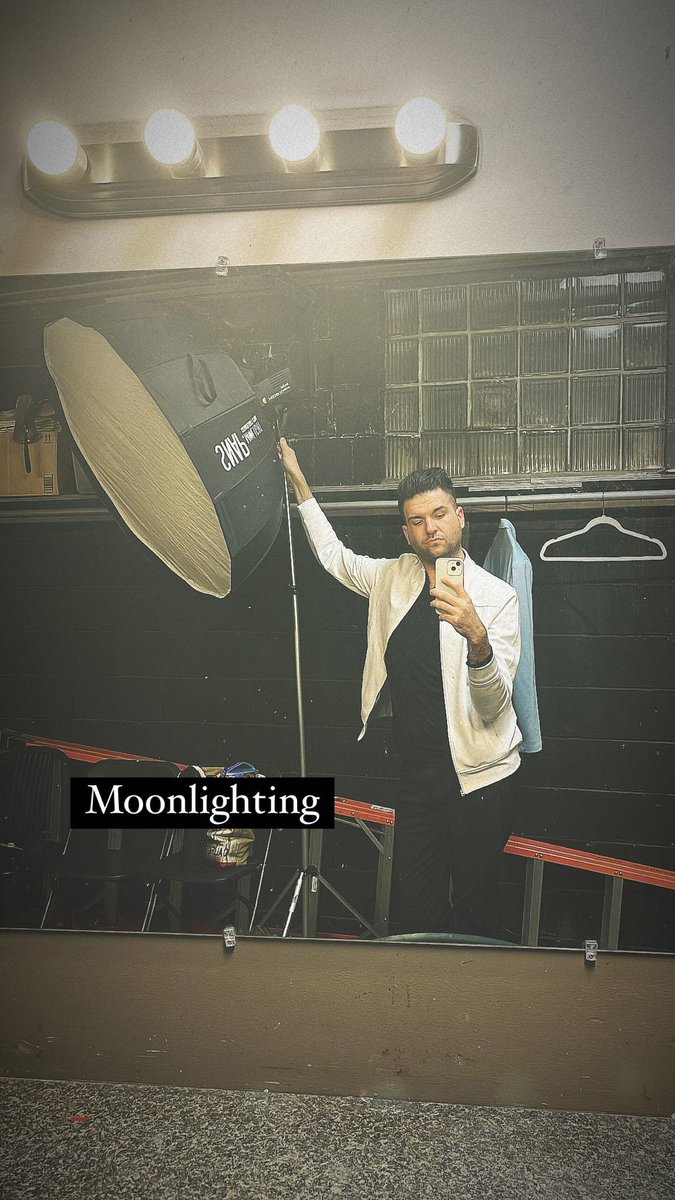 jsteelestudios's tweet photo. Behind the scenes of my glamorous life, but just wait for the magic I created. #photographer #dragphotographer #dragphotography #gayphotographer #backstage #photographybts https://t.co/FsoSKlkg3F