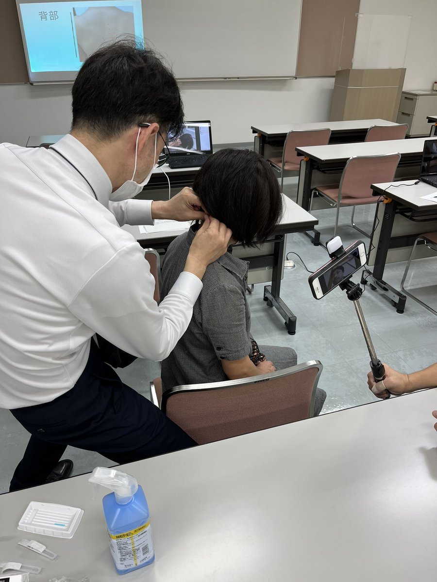 _yamaguchi89's tweet photo. 後期学術講習会を開催いたしました。
今回のテーマは「やってみよう運動鍼」
一本の鍼を刺入し、軽く体を動かして鍼を抜く。深く刺す必要はなく想像よりも遥かにソフトな刺激でした。
とにかくやってみようということで、参加者同士しっかり実技練習を行うことができました。 https://t.co/LM5khfucp6