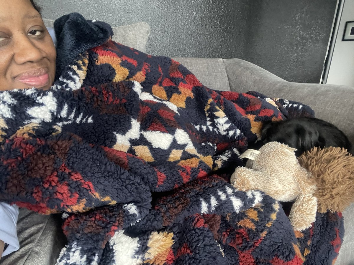 metwocarla's tweet photo. Relaxing with my warm and cozy @pendletonwm blanket. #homelife #basicliving https://t.co/rovl3m0rEv