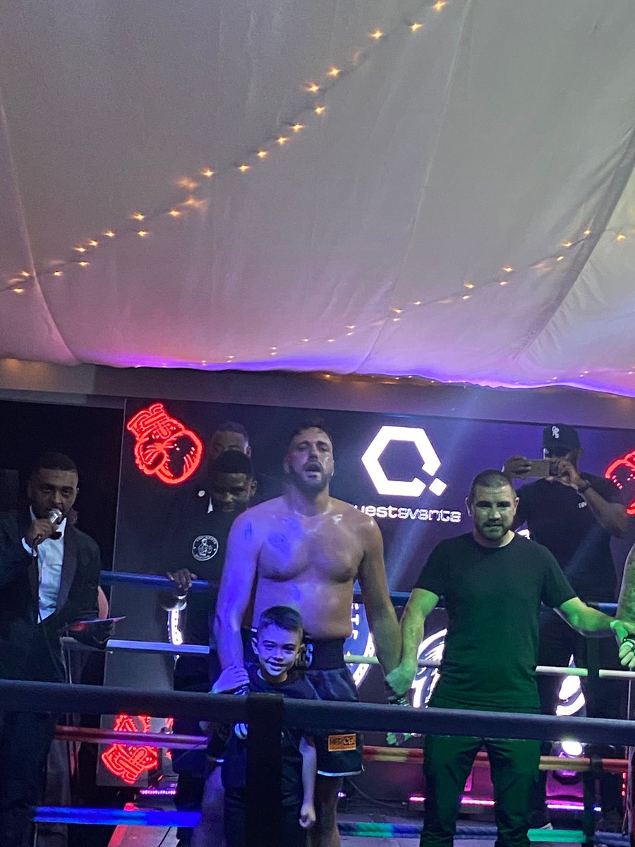 JoffRollings83's tweet image. WHAT A NIGHT ! A massive thanks to @tuaboxinggym @sedonsfc @Mercer_scaff I started this box in journey five months ago and the hard work paid off !!!! unanimous decision 🥊🥊🥊