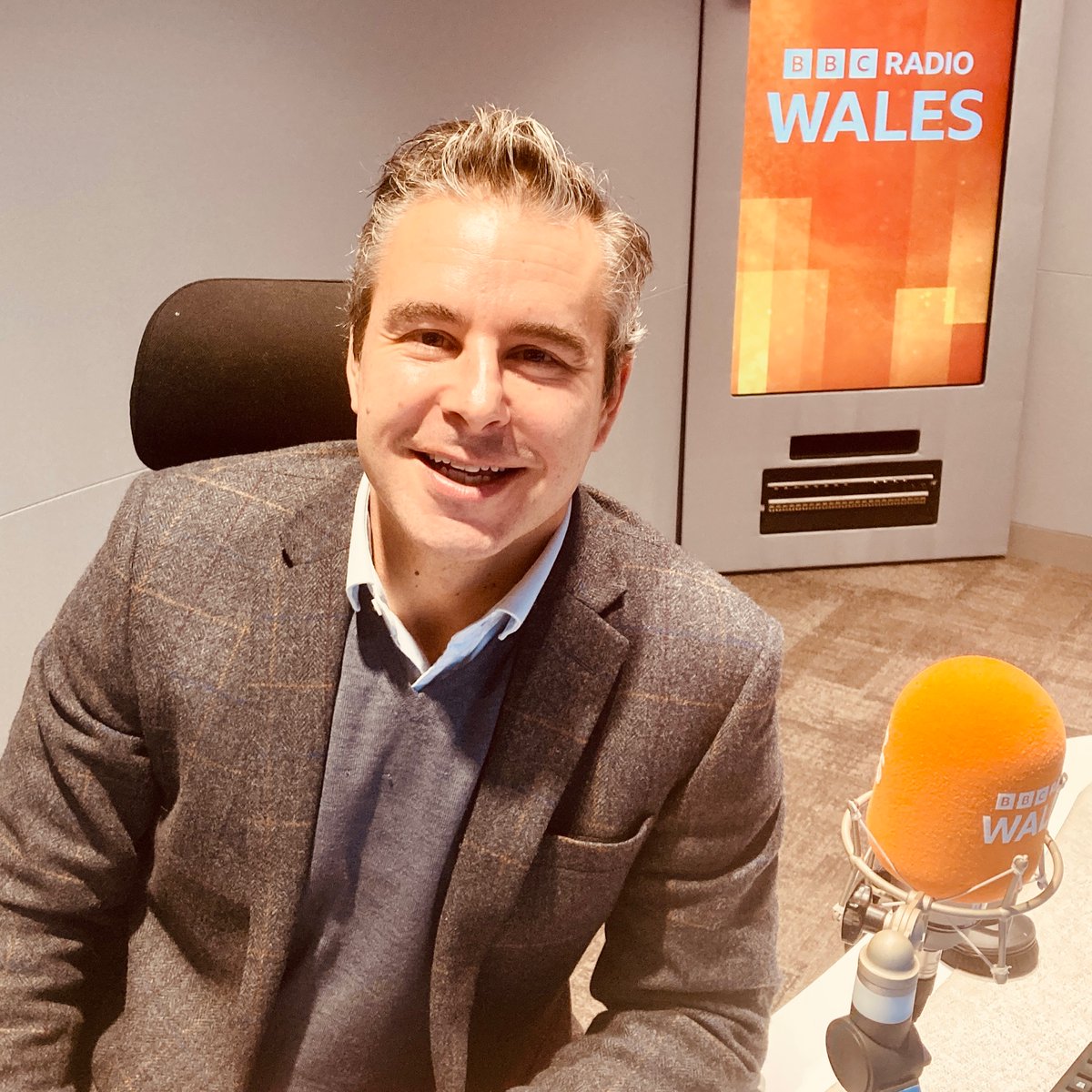 Join @NickServini live at 8 on @BBCRadioWales with @JoStevensLabour @Adamprice and @RobHutton8 on 🥬 plus @suelinwong on 🇨🇳 and @RTPICymru and @simonrug with the Sunday 🗞 headlines 
#sundaysupplement