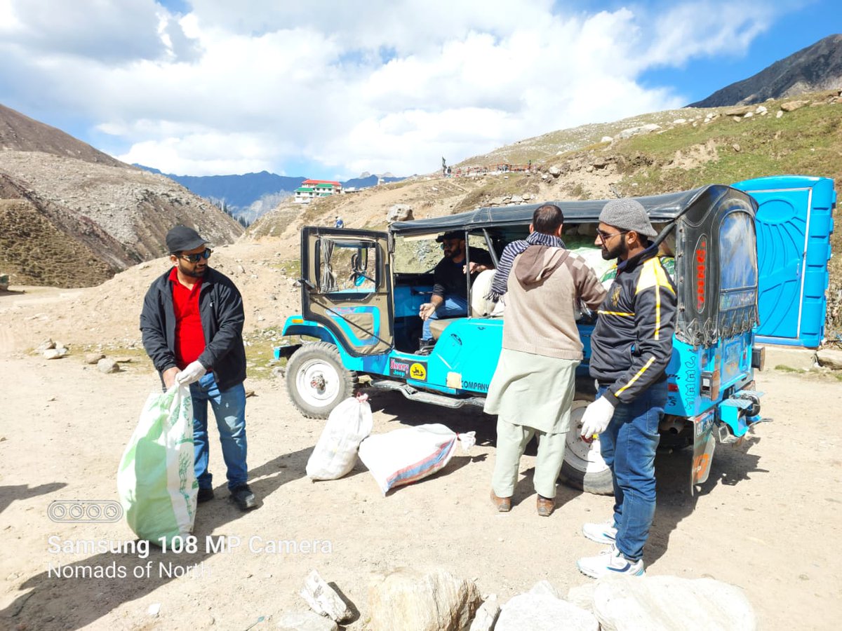 EcoVibeExplorer's tweet photo. It is the 4th consecutive year that @BakhatNasr and his team went to Naran for cleanliness campaign and he's delighted to notice that Saiful Malook was quite clean this year than previous.
This shows that their campaign & message is working quite well ππ
#KeepPakistanClean https://t.co/8CJknBOwTu
