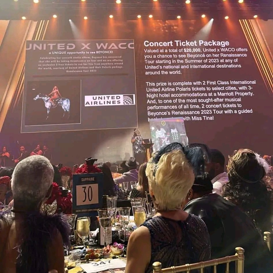 BeyhiveCameroon's tweet photo. [ RENAISSANCE WORLD TOUR ] 

@Beyonce vient d'annoncer au #wearableartgala le "Renaissance World Tour" pour l'été 2023 .

#Godyonce #Renaissanceworldtour #Queen #powerwoman #diva #lady #legend #beauty #Glamour #Love #sexyoncé https://t.co/okMbA7150F