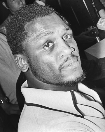 #TDTY #23October #Year1964
Olympic Gold:
Future undisputed world heavyweight boxing champion Joe Frazier dominates German Hans Huber for an easy points win and the Olympic heavyweight gold medal in Tokyo