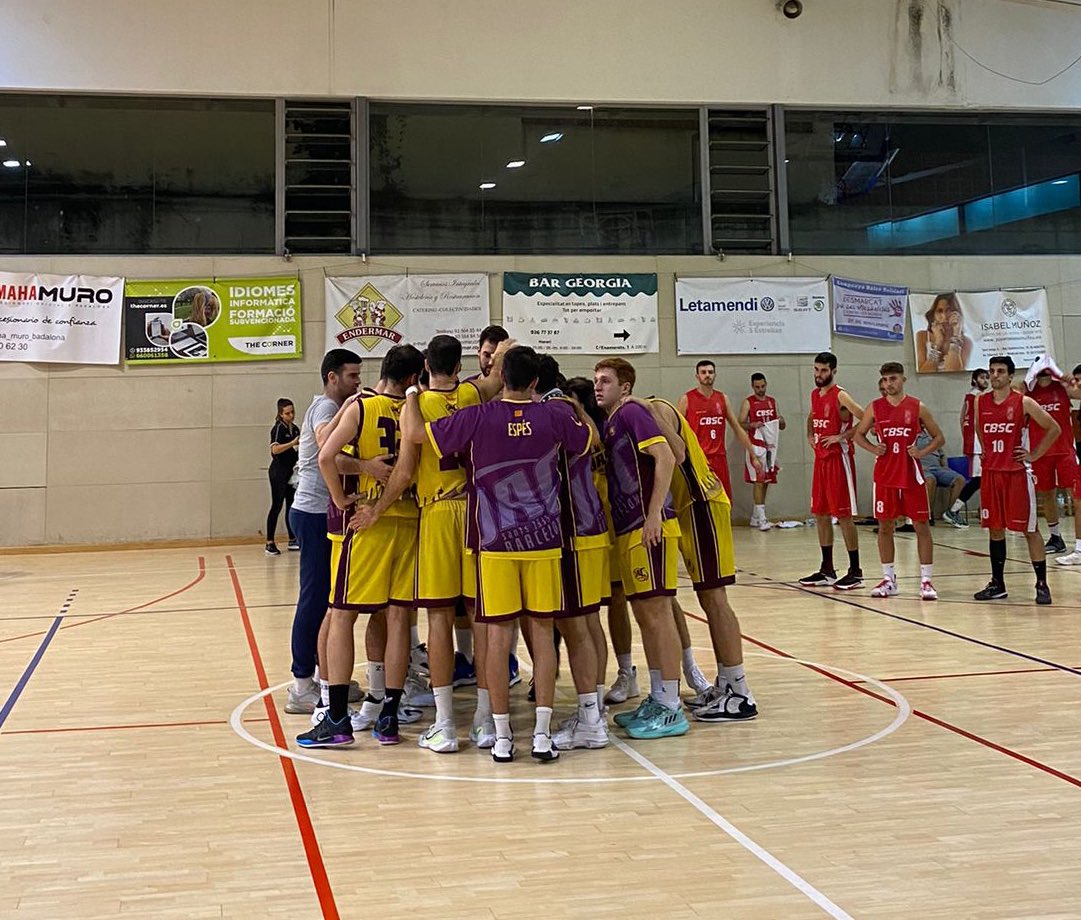 Victòria del Senior A Masculí a la complicada pista del Santa Coloma (75 - 78). Una bona segona part ens ha permès remuntar i endur-nos la victòria. Balanç 4-1 en aquest inici de temporada. A seguir!
