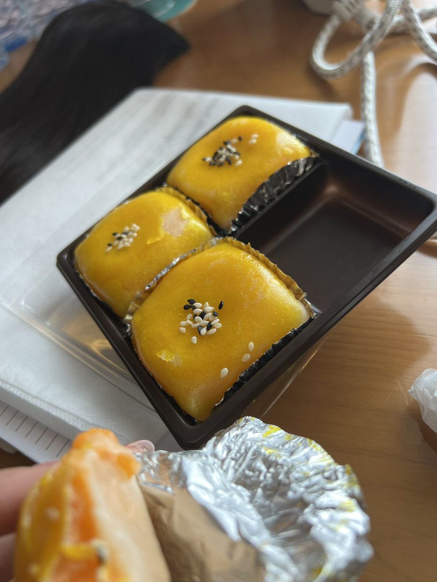 chompu_athita's tweet photo. อาหย่อย 😋 #ChompuInIndonesia https://t.co/MxQXd5KNd4