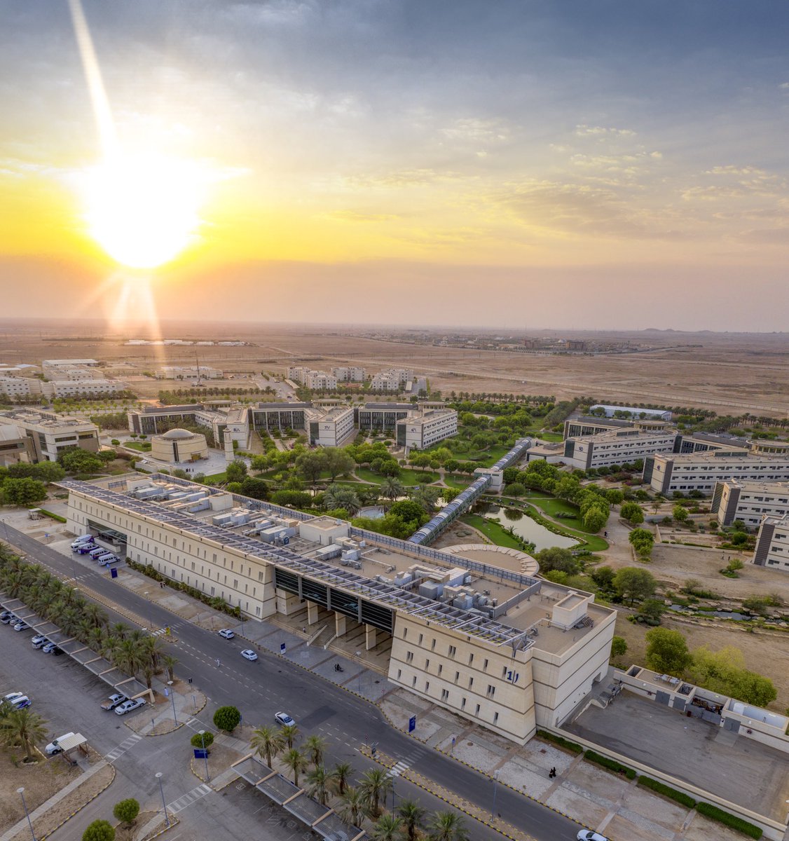 Sultan_City's tweet image. صرح طبي يخلق الأمل ليساعد الناس حتى يساعدوا أنفسهم
صباح الخير من مدينة الخير #مدينة_سلطان 🌷✨