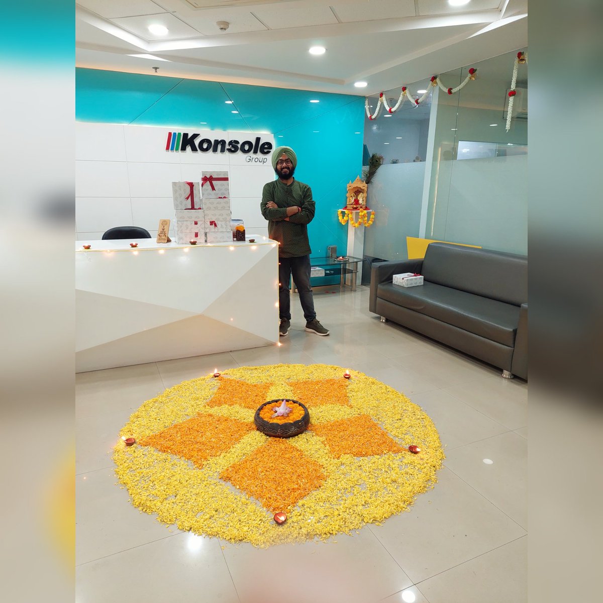 amandeep14's tweet photo. Happy festivals to all 🙂
Diwali and Dhanteras celebrations at @KonsoleGroup 
#festivevibes https://t.co/1CjUqGyR91