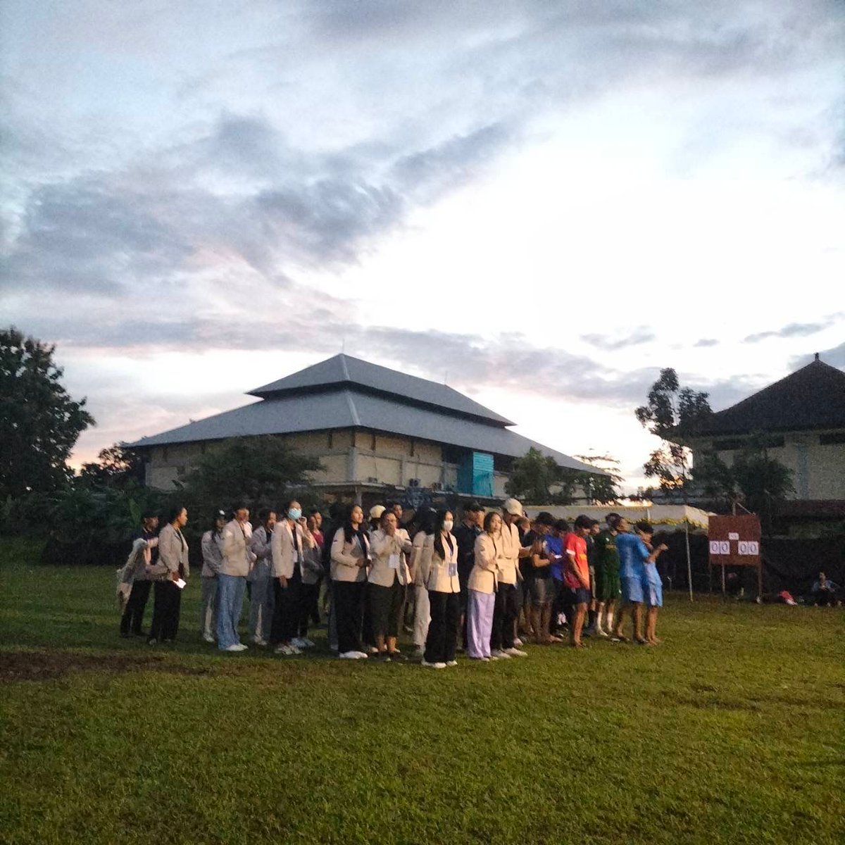 MandiriPNB's tweet photo. "KasihAN FC Kalahkan Pemuda Berbahaya dan Juarai Piala PNBSC 2022" 

Halo Sobat Mandiri! 

Rabu, (19/10/2022) telah berlangsung acara Penutupan Politeknik Negeri Bali Soccer Championship (PNBSC). Penutupan ini dilaksanakan di Lapangan Widya Mandala PNB. https://t.co/4fuYIasJEX