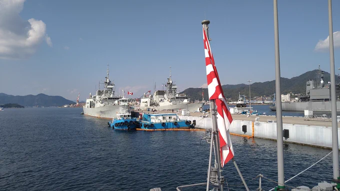 カナダ海軍の「バンクーバー」「ウィニペグ」。フリートウィークらしい来賓でした。4枚目は「さざなみ」艦上より。カナダ国旗が鮮やか 