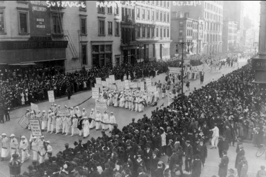 SandraFerrerV's tweet photo. ♀️ El 23 de octubre de 1915, 20.000 mujeres salieron a las calles de Nueva York para reclamar su derecho al voto. https://t.co/hfi7HMZJE4