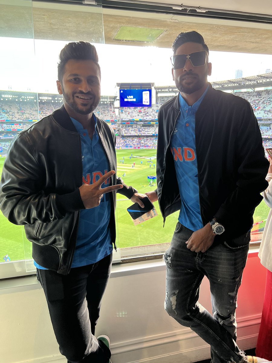 🇮🇳 Cheering from the MCG stands tonight 😍 #ICCT20WorldCup #INDvsPAK #st54 #TeamIndia #BCCI 🇮🇳