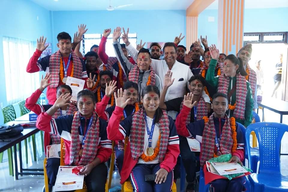 BinodKChaudhary's tweet photo. हामी सधै जित्नेछौ : नवौं राष्ट्रिय खेलकुदमा लुम्बिनी प्रदेशको प्रतिनिधित्व गर्दै पदक जित्न सफल नवलपरासीका खेलाडी भाईबहिनीहरुलाई हार्दिक बधाई ! यहाँको खेलकुदको विकासका लागि म तपाईंहरूको साथमा छु। https://t.co/MF3vEJawRS