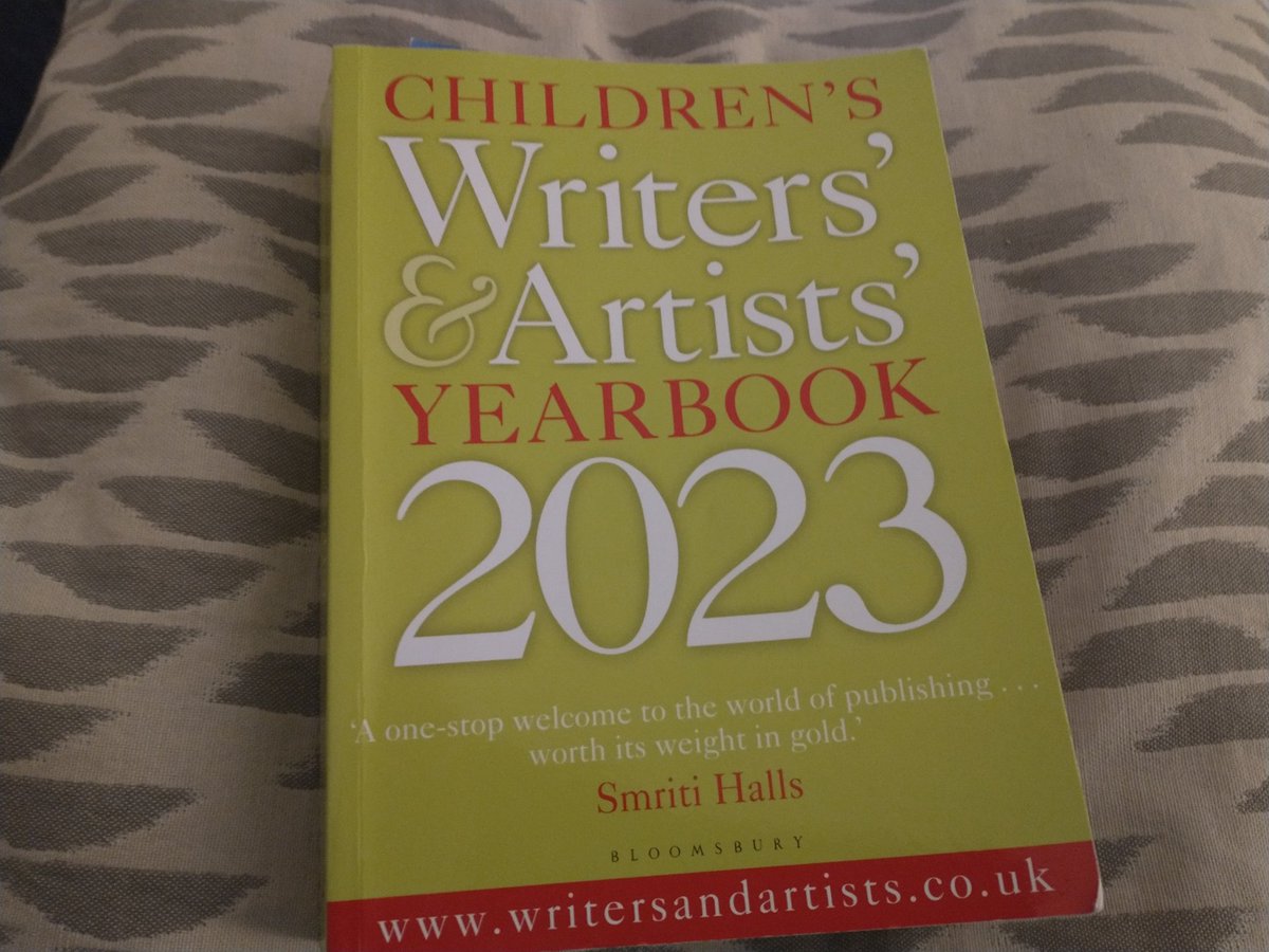 ohwheretogo's tweet photo. So grateful for this book. When writing and thinking time is squeezed with work and life, this keeps me going! https://t.co/XI2Dn80M5p
