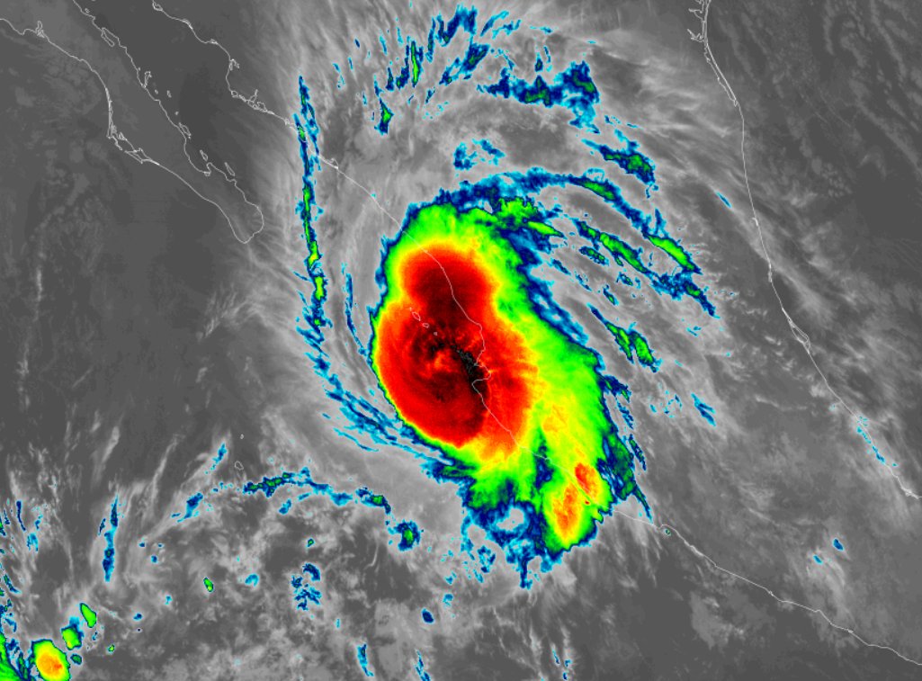 Hurricane #Roslyn likely to be category 3 with sustained winds near 115 mph at landfall over the Mexican state of Nayarit later today.