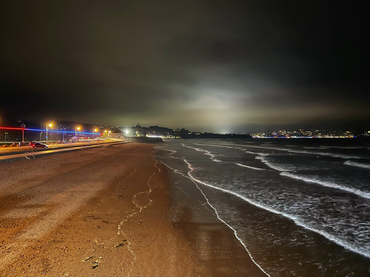 FourAndTwentyPi's tweet photo. Oh I do like to be beside the seaside… #paignton #photograghy #torbay #englishriviera #nightscape #photooftheday #devon #lovedevon @GreatDevonDays @Devon_Hour #seaside https://t.co/ozbaTyQHc8