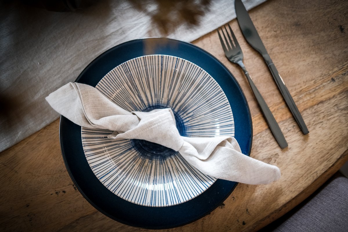 edwardthomasint's tweet image. S U N D A Y  S O C I A L

Deep denim blues and warm bronze accents mingle with bare woods and wicker in this modern country scheme we designed for @PersimmonHomes 

 #edwardthomasinteriors #interiordesign #interiorstyling #newhomes #property #showhomes