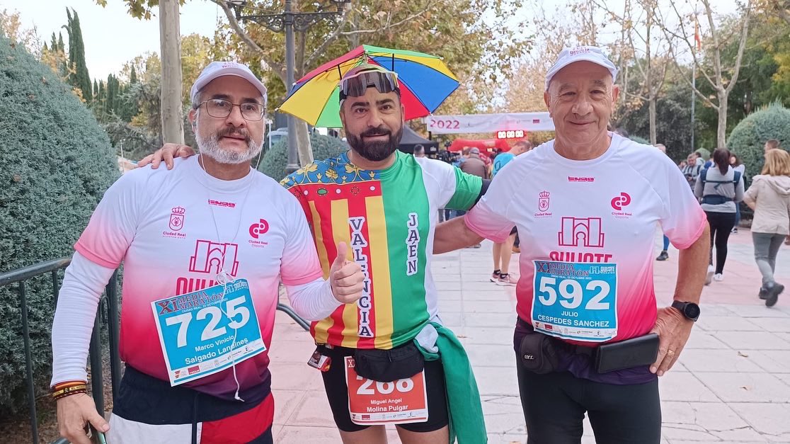QuijoteMaraton's tweet photo. 🔴🔵🟢 Ambientazo! #QuijoteMaraton https://t.co/wkIsNDDKS6