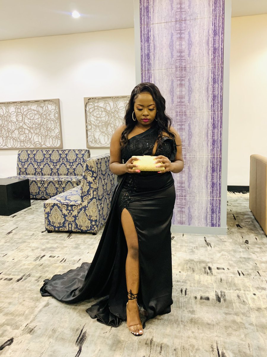 m_chitsanthi's tweet photo. CU class of 2023 Finale dinner❤️ Dressed by @CiarDesigns Makeup by @ZamiweNs 🫶🏽 https://t.co/OtxcLqXxwp