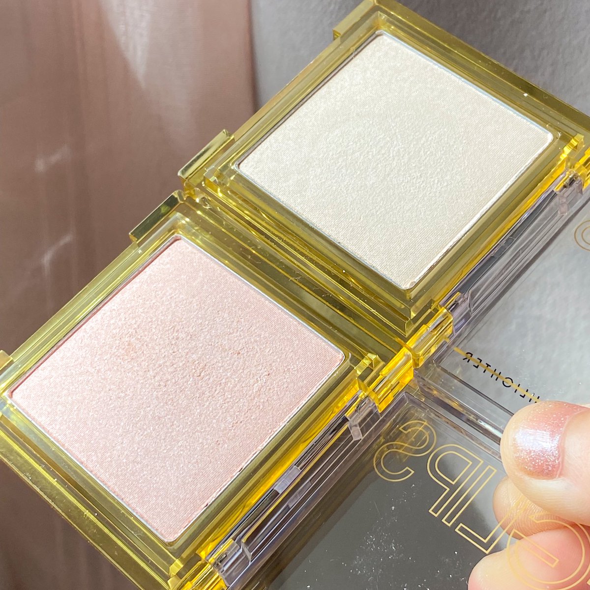 ไฮไลท์ผิวลูกคุณมากกกก ปัดแล้วเหมือนมีสปอตไลท์ส่อง ของ eglips ชอบที่เนื้อจะโปร่งๆ ไม่ใช่ไฮไลท์แน่นๆทึบๆ😭🫶🏻✨ ผิวเลยสวยมากกกก ดูกระทบแสงแบบพอดี ไม่เยอะเกิน ใครชอบแบบธรรมชาติ ดูไม่ออก 02 เลยค่ะ เนียนไปกับผิวสุด