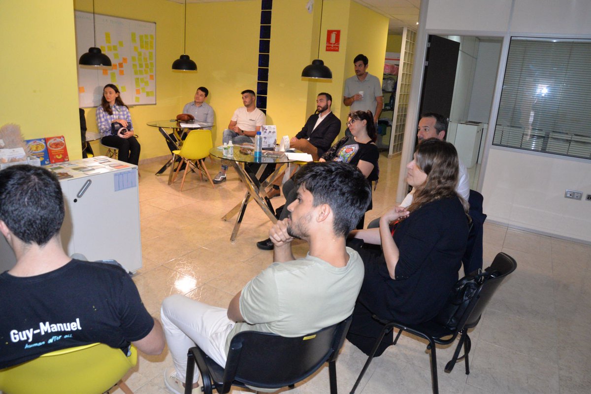 🔝💡 Este fin de semana <a href="/cocreatevlc/">Co-Crea-Te</a> se ha vuelto a llenar de inspiración gracias a las experiencias compartidas de decenas de personas emprendedoras 

🙌🏻 Gracias por participar en esta jornada de networking de la que han salido maravillosas conexiones y proyectos