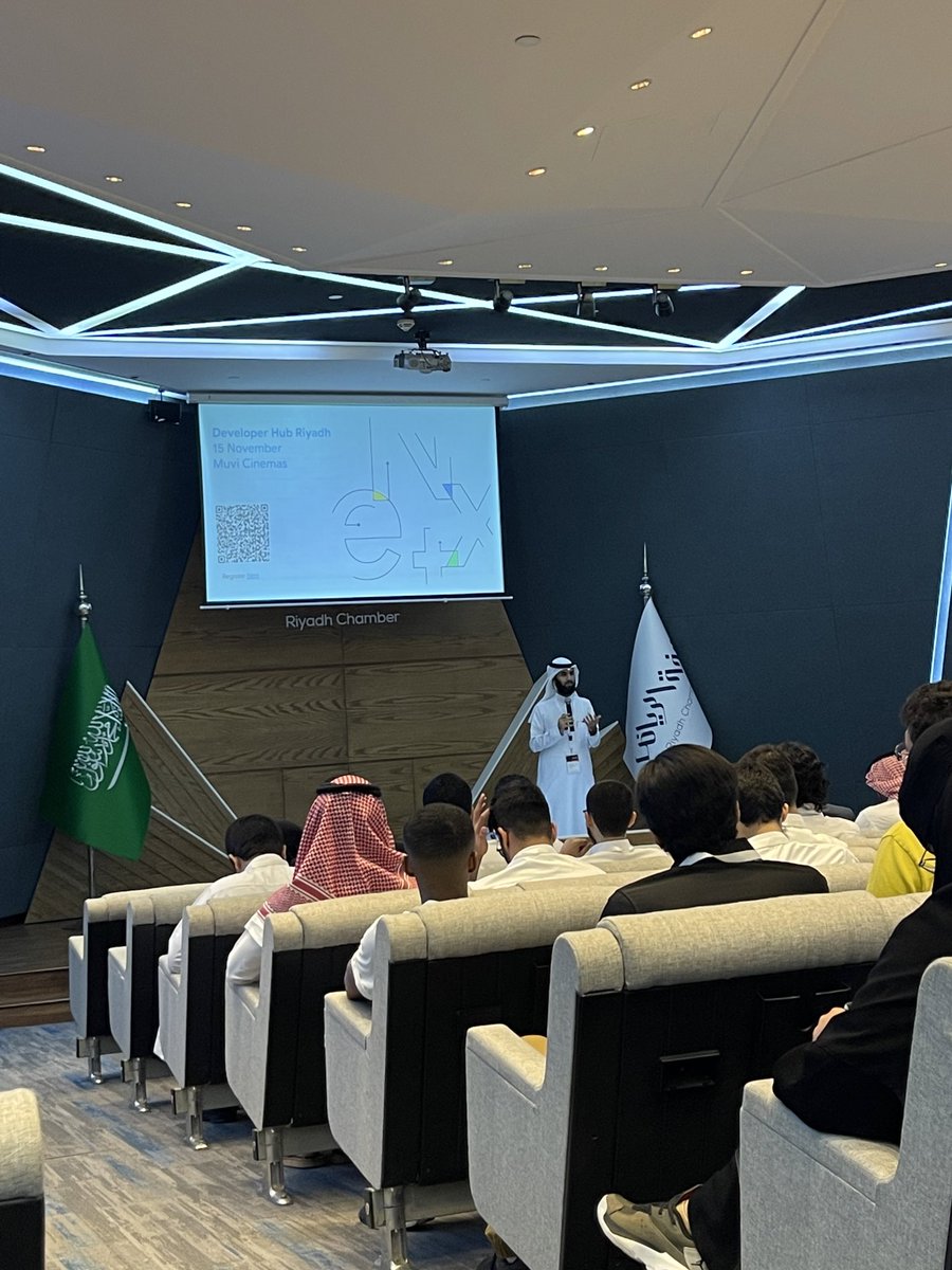nu_gdsc's tweet photo. مقتطفات لحضور ممثلة نادي قوقل للطلبة المطورين في #جامعة_نجران لحدث #Devfast العالمي بالرياض ✨ https://t.co/n6XyjplvlH