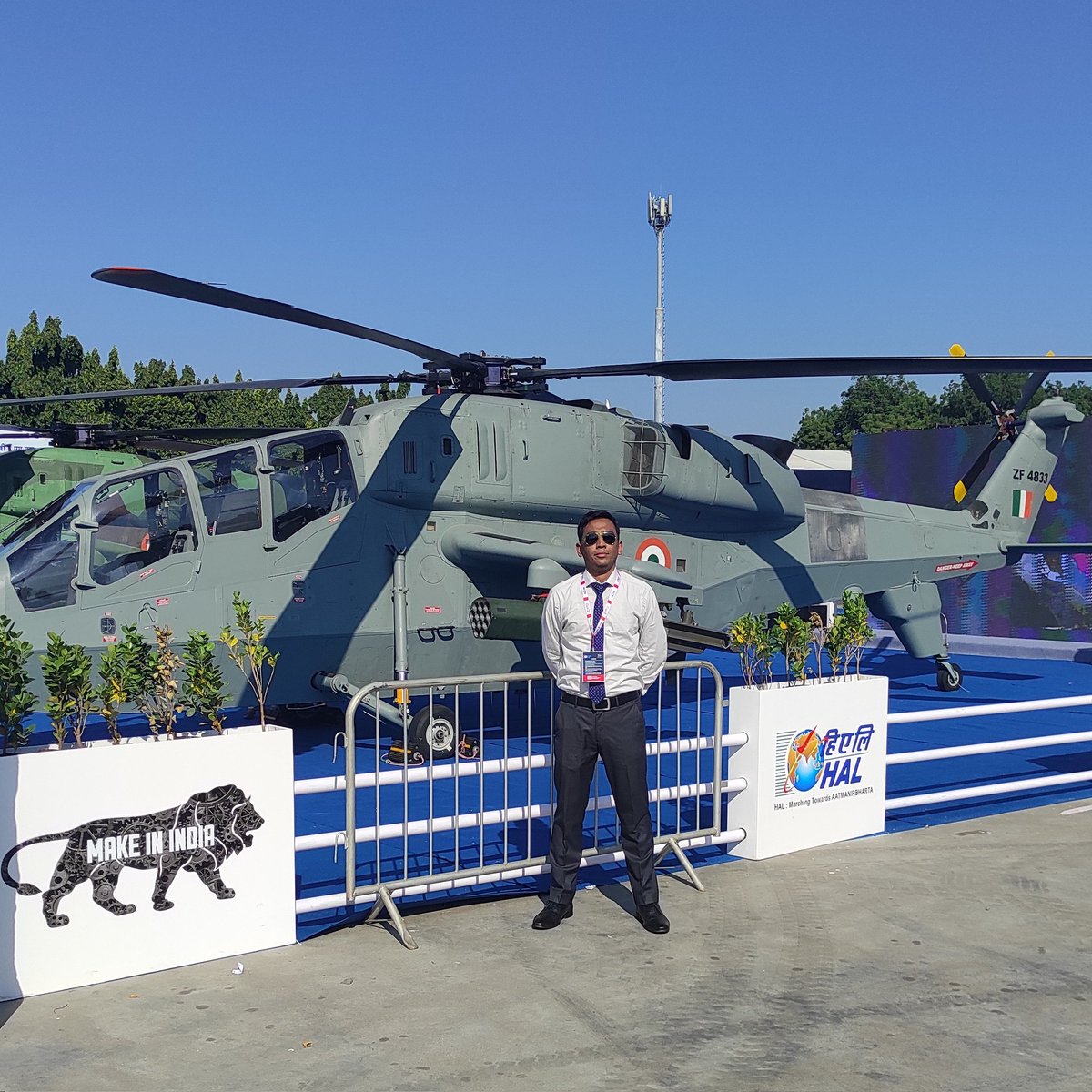 imShubhamP's tweet photo. With the newly inducted LCH 'Prachand' of the Indian Air Force at #DefExpo2022.
#PathToPride #DefExpo
#NewProfilePic https://t.co/uOwPwYsmIe