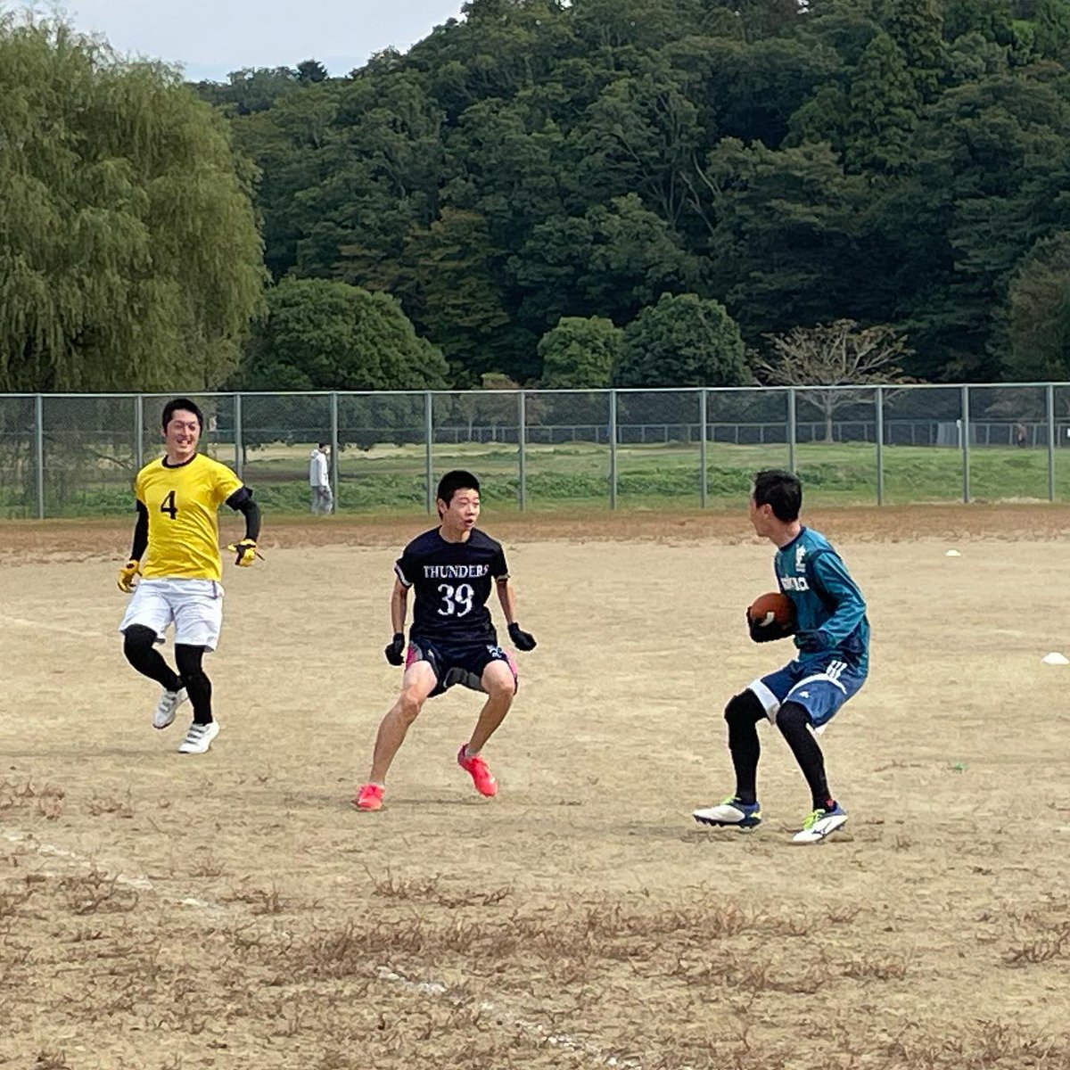SNDthunders's tweet image. 11/6のタッチフットルールの試合に向けて、キックオフリターンの練習も。
久しぶりの試合なので、練習も真剣です。

#フラッグフットボール  #タッチフットボール #仙台 #サンダース #宮城 #東北 …instagram.com/p/CkDFDD2Jz0G/