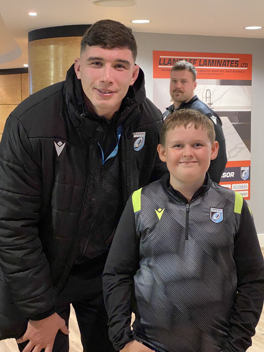 hlrob24's tweet photo. Massive thanks to @Cardiff_Rugby for a great evening up in the Sky Lounge an unexpected upgrade for being Gold Members. Owain enjoyed a chat with @owen_lane and Seb Davies as well. Thanks again https://t.co/lX7weEiWs8
