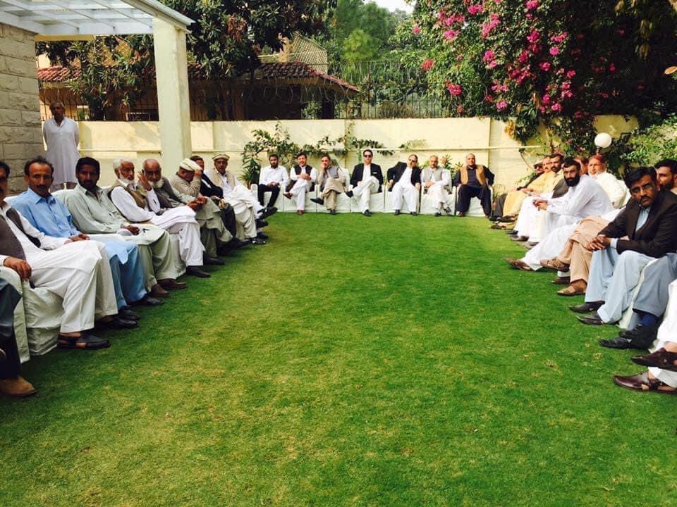 AmoonPasha's tweet photo. Being successful is to be content with your daily achievements, the difference you make in the lives of your country men, to address their daily issues and to be one with them. When you have the pulse of the public only then can you be useful to them https://t.co/V55Bs0hgz4