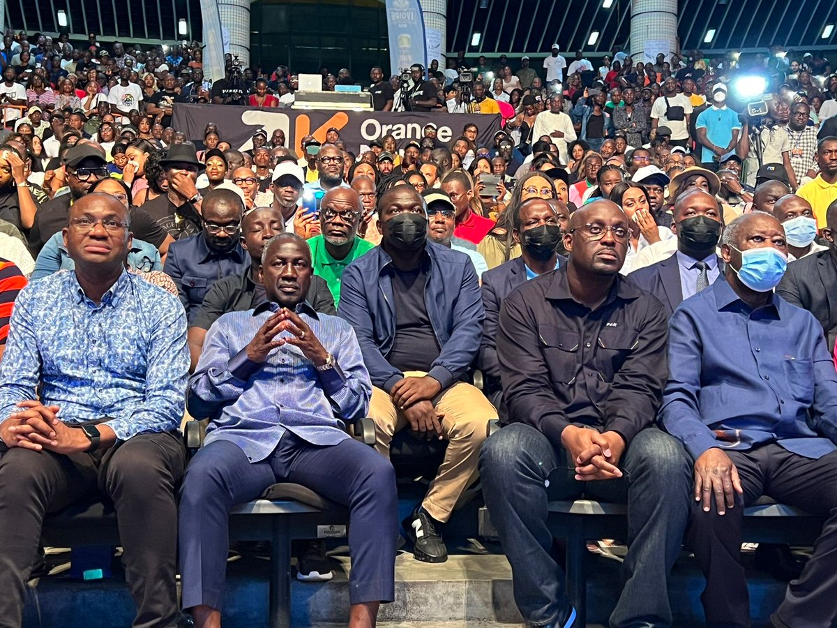 MaximeDoudou4's tweet photo. YODE et SIRO

CONCERT
25 ans de carrière. LE PRÉSIDENT 
GBAGBO LAURENT  fait la belle surprise. https://t.co/IJLAoQS7y6