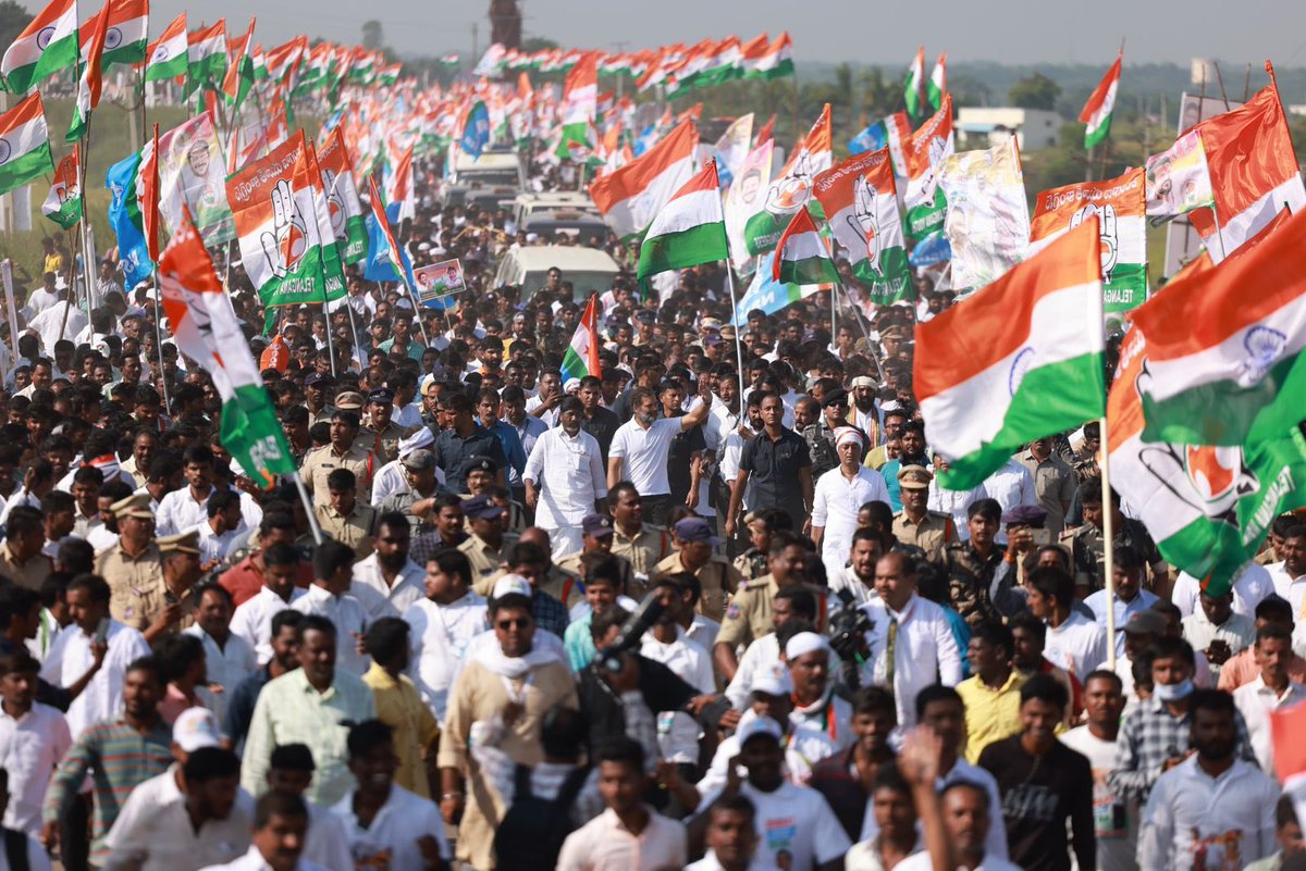 limeka_chophy's tweet photo. #Telengana crowd,,
Millions of love ,,🙏
#BharaJodoYatra 🇮🇳 https://t.co/XPb6bynvYt