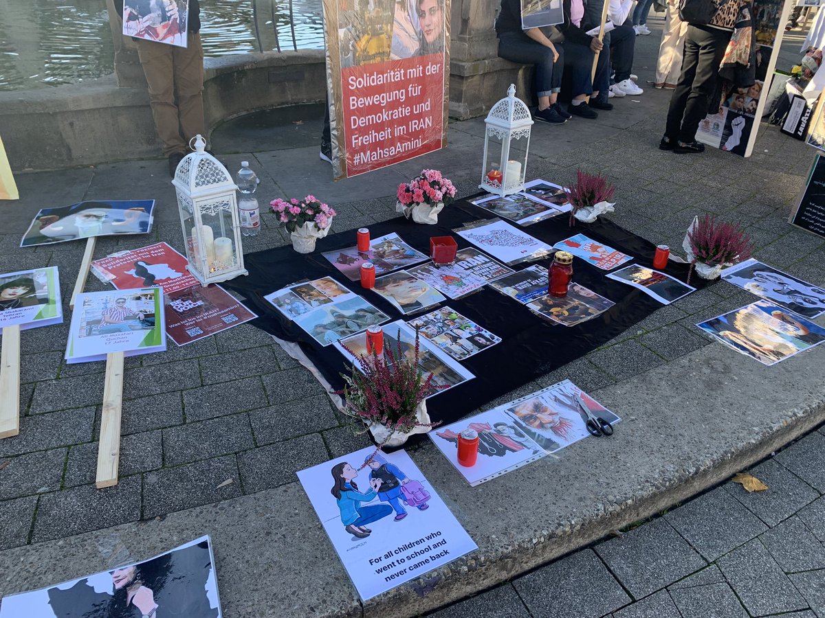 BohnerCorina's tweet photo. @LieblingXhain Auch in #Karlsruhe: https://t.co/v41vxJvFut #MahsaAmini https://t.co/LOuYgZJzvo