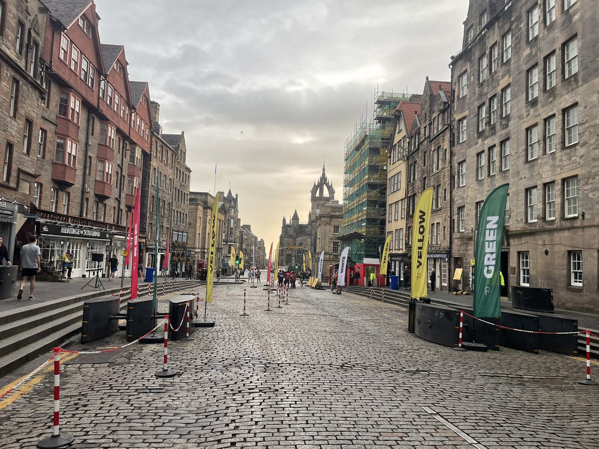 Bagged dropped off at the drop off point . Time to get myself warmed up and stretched out for this great event . Not done this course for a couple of years now and it can be a little challenging. I’ll never let that stop me . See you all at murryfield . #Mens10k #edinburgh