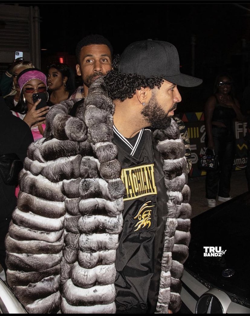 DrakeDirect's tweet photo. Drake at 21s FreakNik birthday party https://t.co/kWVZcHA01r