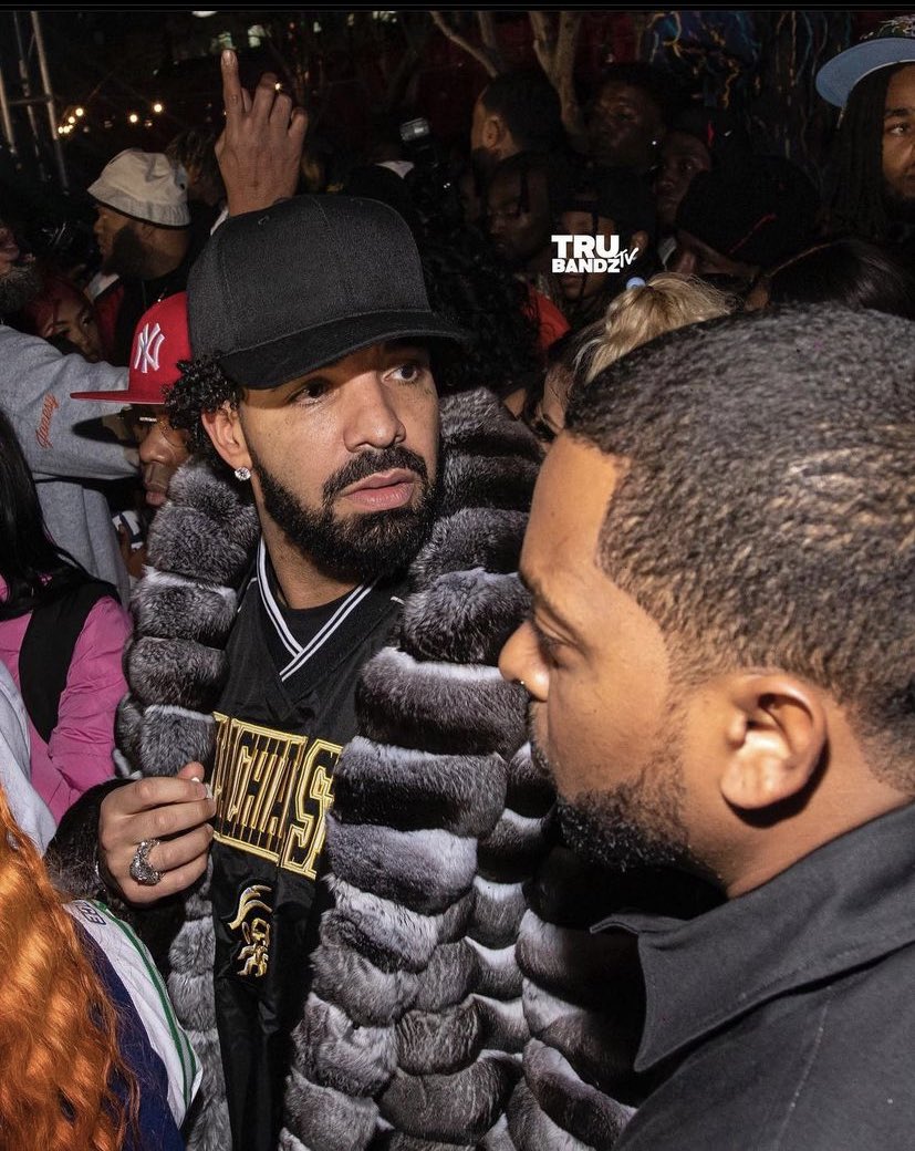 DrakeDirect's tweet photo. Drake at 21s FreakNik birthday party https://t.co/kWVZcHA01r