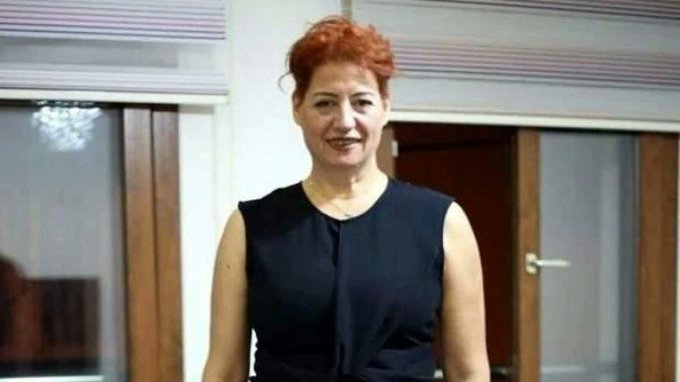 alicanuludagg's tweet photo. İzmir’de Hülya Şellavcı, 22 Ekim’de (dün akşam) boşanmak istediği Kaffar Yeğin tarafından öldürüldü. Size, devletin bir kadını nasıl korumadığını, “beni öldürecek, kurtarın” çığlığını nasıl duymadığını, katile nasıl yol verdiğini anlatacağım. Lütfen sonuna kadar okuyun. (1) https://t.co/YdMGNJsRd5
