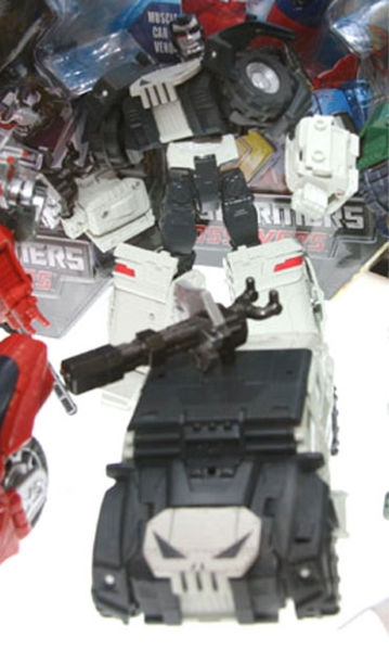 crazy ass moments in Transformers history tweet media