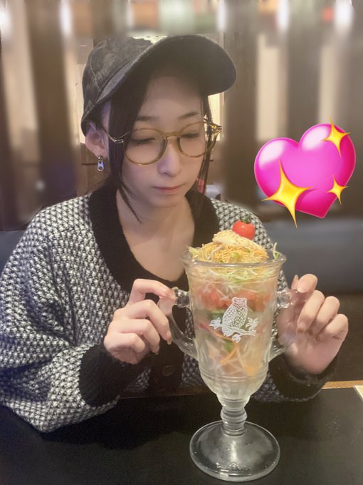 スプラ前の腹ごしらえ 最近スプラ仲間がジワジワ増えてきた https://t.co/kUfRcPGnoo