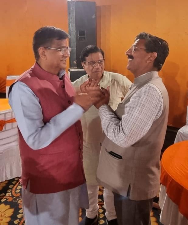 KRISHANKBEDI's tweet photo. @BJP4Haryana के यशश्वी प्रदेश अध्यक्ष श्री @OPDhankar जी को जन्मदिवस की अशेष शुभकामनाएं।

आप स्वस्थ रहें व संगठन के प्रति निरंतर इसी ऊर्जा के साथ कार्यरत रहे ऐसी मेरी कामना है। https://t.co/ltSSYG9uVm
