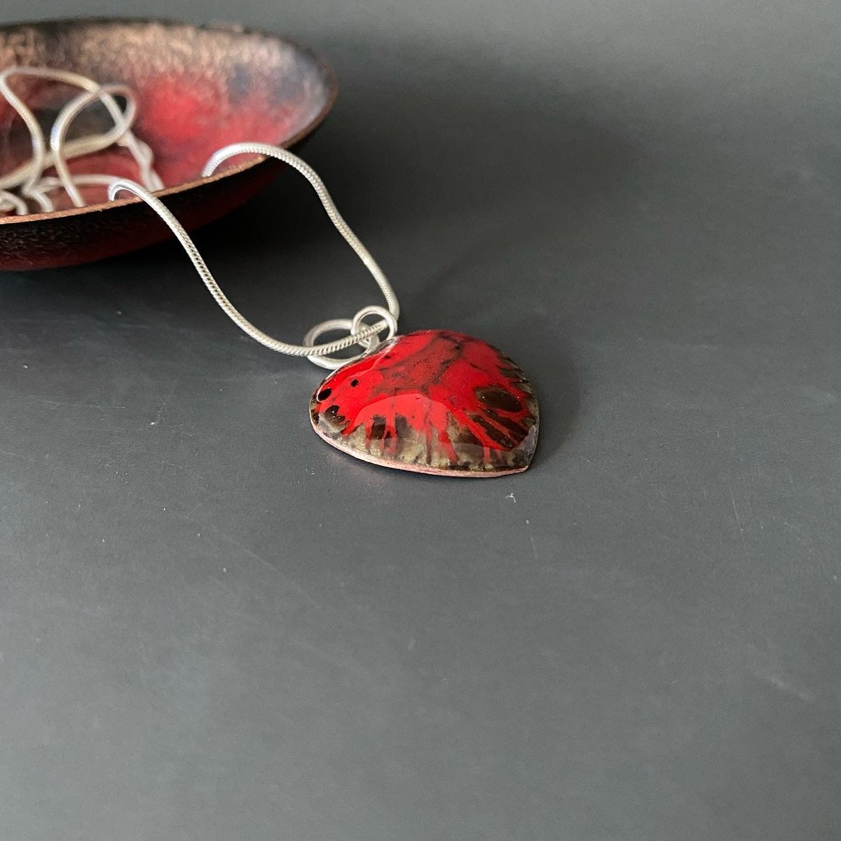 MaisyPlum2's tweet photo. Red Enamel Heart Necklace https://t.co/5lMln1Vcj7 #shopsmall ##UKGiftHour #HandmadeHour #inbizhour #UKHashtags #bizbubble #giftideas #MHHSBD https://t.co/i6DG4tlVAG
