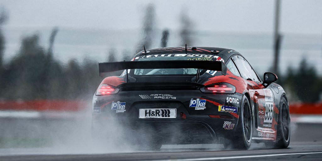 manthey_racing's tweet photo. 4️ #PorscheEnduranceTrophyNBR champions decided
Cup 3 Team scoring
➡️ #SchmicklerPerformance No. 969
Cup 3 Drivers´ scoring
➡️ Calamia/Jacoma/Riemer
Cup 3 AM-Drivers´ scoring
➡️ Fielenbach/'Montana'/Schicht
Cup 2 AM-Drivers´ scoring
➡️ Mustafa Mehmet Kaya https://t.co/4v3hu9RRKV