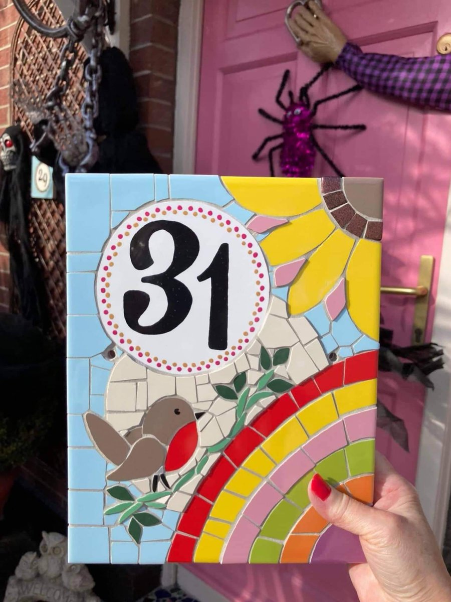 🌸My latest Rainbow, Robin Sunflower house number.. heading to #tallaght 🥰 #dublin

#mosaic #lovehandmade #colourpop #earlybiz #happyart #madelocal #CraftBizParty