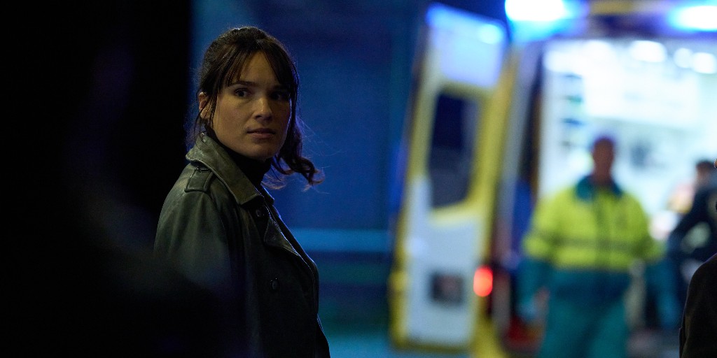 EARCATCH's tweet image. 📺 Vanavond om 20:20 op @NPO3: Het gouden uur. Twee afleveringen!
Let op: Download in Earcatch &apos;Duo-aflevering 1 en 2&apos;.

Rechercheur Mardik verdenkt zijn jeugdvriend van een aanslag, maar wordt zelf ook verdacht.

Met #audiodescriptie in #Earcatch.

#HetGoudenUur @AVROTROS